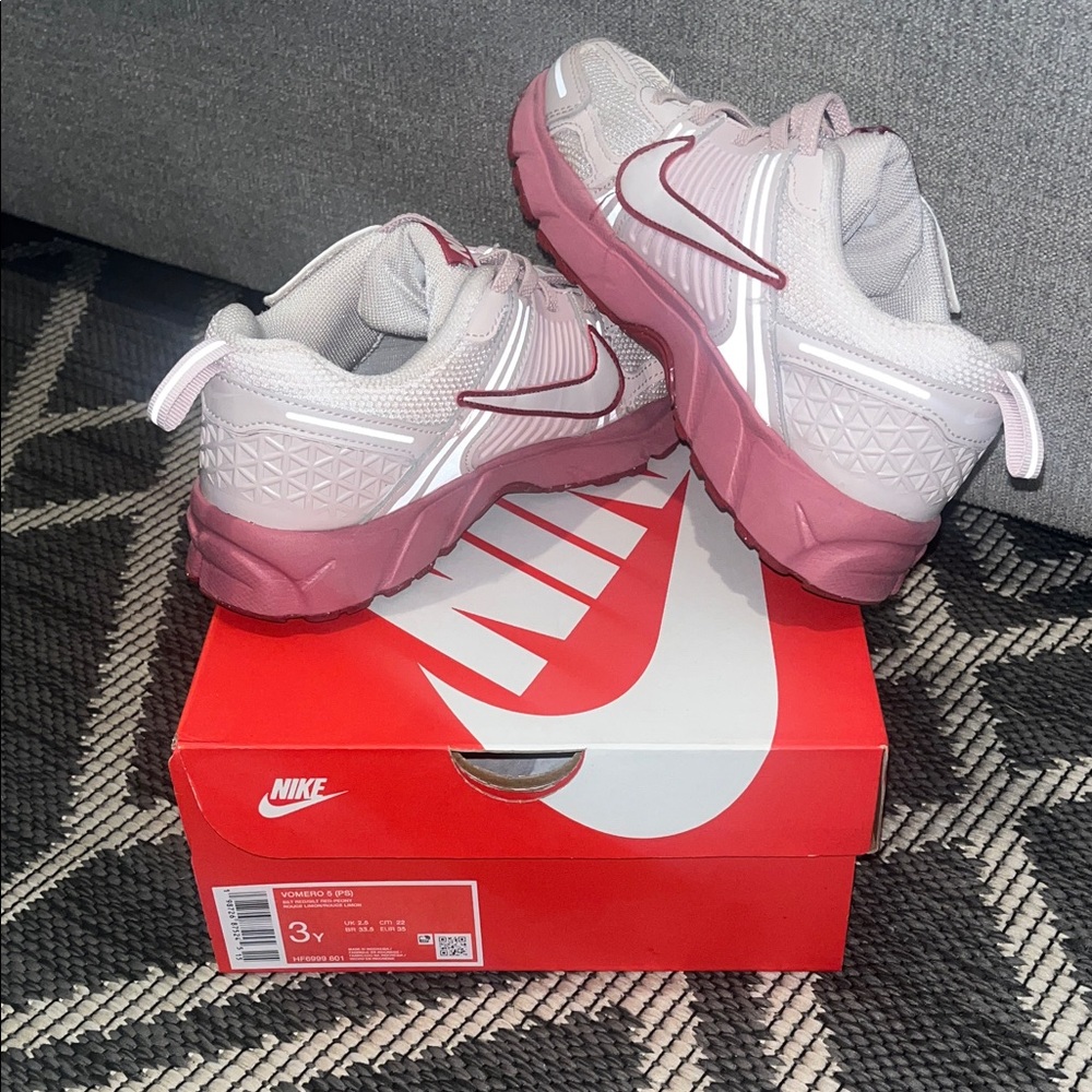 Nike Vomero Kids White and Pink Sneakers